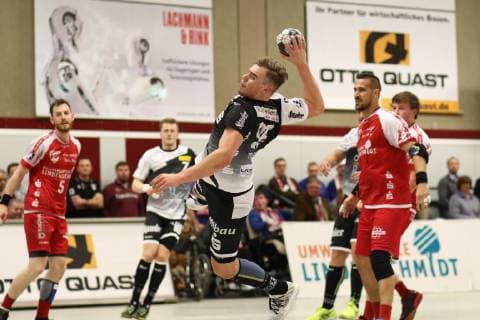 Torwurf von Tim Zechel (Essen) TuS Ferndorf vs TuSEM Essen, Handball, 2. Bundesliga, 05.12.2018 TuS Ferndorf vs TuSEM Essen, Handball, 2. Bundesliga, 05.12.2018 Kreuztal Copyright: xEIBNER RenexWeissx EP_RWS