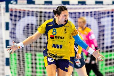 181205 Cristina Neagu of Romania celebrates during the EHF European WomenÕs Handball Championship match between Norway and Romania on December 5, 2018 in Brest. Photo: Fredrik Varfjell BILDBYRN kod FV 150176 Copyright: FREDRIKxVARFJELL BB181205FV040