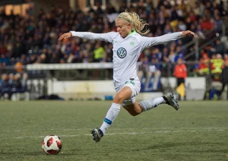 Fussball DFB 1.Bundesliga 05.12.2018 Karl Liebknecht Stadion ALLIANZ FRAUEN BUNDESLIGA Saison 2018 2019 Turbine Potsdam geg VfL Wolfsburg 1 : 1 Pernille HARDER 22 VfL Foto Eberhard Thonfeld camera 4