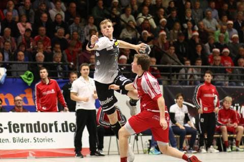 Torwurf von Lucas Firnhaber (Essen) TuS Ferndorf vs TuSEM Essen, Handball, 2. Bundesliga, 05.12.2018 TuS Ferndorf vs TuSEM Essen, Handball, 2. Bundesliga, 05.12.2018 Kreuztal Copyright: xEIBNER RenexWeissx EP_RWS