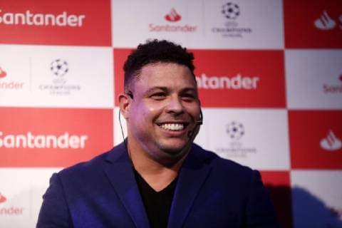 December 5, 2018 - EUM20181205DEP09.JPG.CIUDAD DE MEXICO, Soccer Futbol-Ronaldo.- El ex futbolista brasileno, Ronaldo Nazario, se presento como embajador de la UEFA Champions League este 5 de diciembre de 2018 en una plaza comercial de la Ciudad de Mexico. Durante el evento se dio tiempo de responder algunas cuestiones sobre el futbol nacional e internacional. Foto: Agencia EL UNIVERSAL RCC. Latin News: December 5, 2018 Copyright: xAlejandraxLeyvax