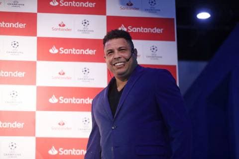 December 5, 2018 - EUM20181205DEP08.JPG.CIUDAD DE MEXICO, Soccer Futbol-Ronaldo.- El ex futbolista brasileno, Ronaldo Nazario, se presento como embajador de la UEFA Champions League este 5 de diciembre de 2018 en una plaza comercial de la Ciudad de Mexico. Durante el evento se dio tiempo de responder algunas cuestiones sobre el futbol nacional e internacional. Foto: Agencia EL UNIVERSAL RCC. Latin News: December 5, 2018 Copyright: xAlejandraxLeyvax