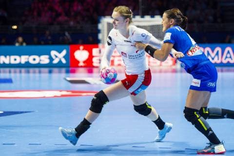 181206 Anne Mette Hansen of Denmark during the EHF European WomenÕs Handball Championship match between Denmark and France on Dec 6, 2018 in Nantes. Photo: Ludvig Thunman BILDBYRN kod LT 35564 Copyright: LUDVIGxTHUNMAN BB181206LT008