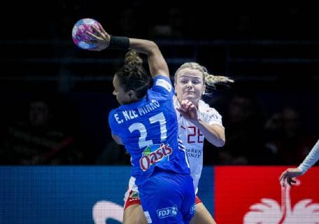 Danmarks Stine Joergensen og Frankrigs Estelle Nze Minko Estelle under EM kampen mellem Frankrig-Danmark i Nantes, torsdag den 6 december 2018.. , Nantes Denmark Copyright: Scanpix LiselottexSabroex COP107 spdk20181206-185325-L
