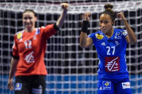 181206 Goalkeeper Amandine Leynaud and Estelle Nze Minko of France celebrate during the EHF European WomenÕs Handball Championship match between Denmark and France on Dec 6, 2018 in Nantes. Photo: Ludvig Thunman BILDBYRN kod LT 35564 Copyright: LUDVIGxTHUNMAN BB181206LT038