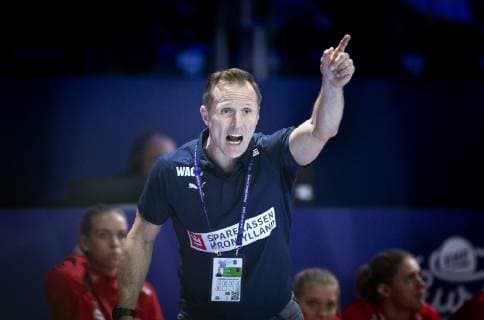 Handball, Damen EM, Frankreich - Dänemark Danmarks landstraener Klavs Bruun Joergensen under EM kampen mellem Frankrig-Danmark i Nantes, torsdag den 6 december 2018.. , Nantes Denmark Copyright: Scanpix LiselottexSabroex COP107 spdk20181206-204804-L