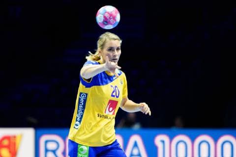 181206 Isabelle Gullden of Sweden during the EHF European WomenÕs Handball Championship match between Sweden and Montenegro on Dec 6, 2018 in Nantes. Photo: Ludvig Thunman BILDBYRN kod LT 35565 Copyright: LUDVIGxTHUNMAN BB181206LT051
