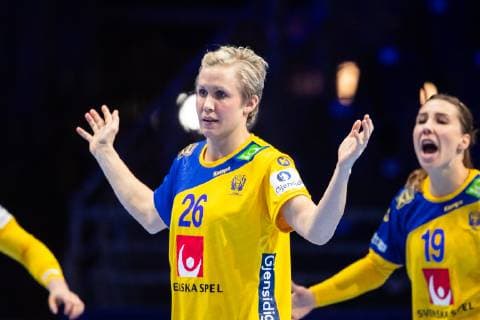 181206 Elin Hallagard of Sweden during the EHF European WomenÕs Handball Championship match between Sweden and Montenegro on Dec 6, 2018 in Nantes. Photo: Ludvig Thunman BILDBYRN kod LT 35565 Copyright: LUDVIGxTHUNMAN BB181206LT054