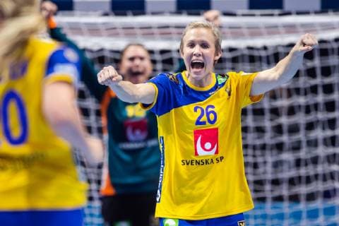 181206 Elin Hallagard of Sweden celebrates during the EHF European WomenÕs Handball Championship match between Sweden and Montenegro on Dec 6, 2018 in Nantes. Photo: Ludvig Thunman BILDBYRN kod LT 35565 Copyright: LUDVIGxTHUNMAN BB181206LT055