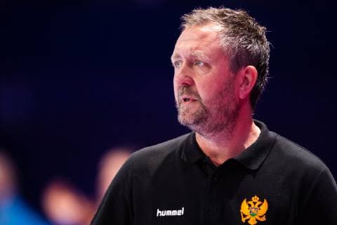 181206 Head coach Per Johansson of Montenegro during the EHF European WomenÕs Handball Championship match between Sweden and Montenegro on Dec 6, 2018 in Nantes. Photo: Ludvig Thunman BILDBYRN kod LT 35565 Copyright: LUDVIGxTHUNMAN BB181206LT069