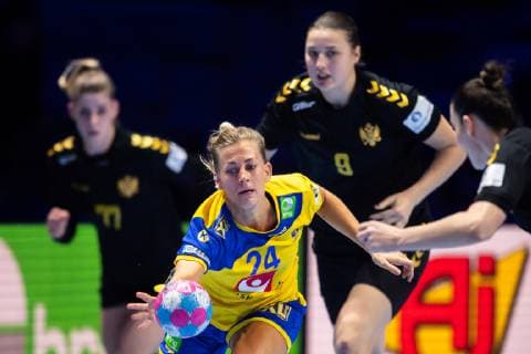 181206 Nathalie Hagman of Sweden during the EHF European WomenÕs Handball Championship match between Sweden and Montenegro on Dec 6, 2018 in Nantes. Photo: Ludvig Thunman BILDBYRN kod LT 35565 Copyright: LUDVIGxTHUNMAN BB181206LT073