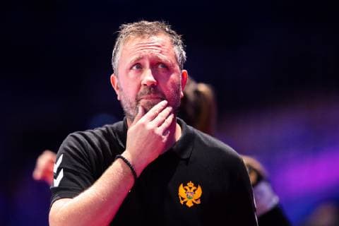 181206 Head coach Per Johansson of Montenegro during the EHF European WomenÕs Handball Championship match between Sweden and Montenegro on Dec 6, 2018 in Nantes. Photo: Ludvig Thunman BILDBYRN kod LT 35565 Copyright: LUDVIGxTHUNMAN BB181206LT079