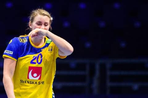 181206 Isabelle Gullden of Sweden looks dejected during the EHF European WomenÕs Handball Championship match between Sweden and Montenegro on Dec 6, 2018 in Nantes. Photo: Ludvig Thunman BILDBYRN kod LT 35565 Copyright: LUDVIGxTHUNMAN BB181206LT087