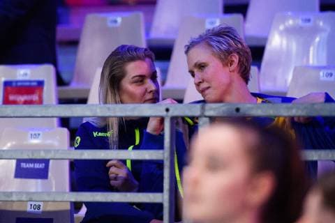181206 Elin Hallagard of Sweden looks dejected on the stands while receiving a red card during the EHF European WomenÕs Handball Championship match between Sweden and Montenegro on Dec 6, 2018 in Nantes. Photo: Ludvig Thunman BILDBYRN kod LT 35565 Copyright: LUDVIGxTHUNMAN BB181206LT088