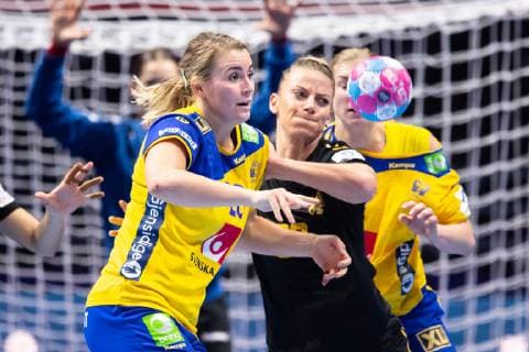 181206 Isabelle Gullden of Sweden during the EHF European WomenÕs Handball Championship match between Sweden and Montenegro on Dec 6, 2018 in Nantes. Photo: Ludvig Thunman BILDBYRN kod LT 35565 Copyright: LUDVIGxTHUNMAN BB181206LT091