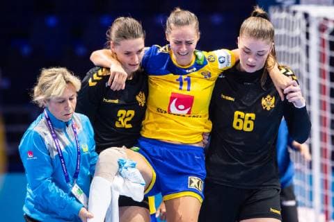 Sport Bilder des Tages 181206 Daniela Gustin of Sweden in pain during the EHF European WomenÕs Handball Championship match between Sweden and Montenegro on Dec 6, 2018 in Nantes. Photo: Ludvig Thunman BILDBYRN kod LT 35565 Copyright: LUDVIGxTHUNMAN BB181206LT096