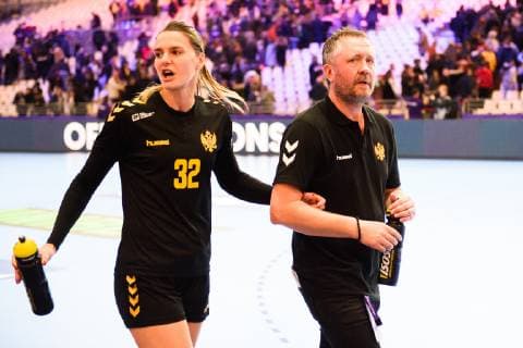181206 Katarina Bulatovic and head coach Per Johansson of Montenegro celebrates after the EHF European WomenÕs Handball Championship match between Sweden and Montenegro on Dec 6, 2018 in Nantes. Photo: Ludvig Thunman BILDBYRN kod LT 35565 Copyright: LUDVIGxTHUNMAN BB181206LT106