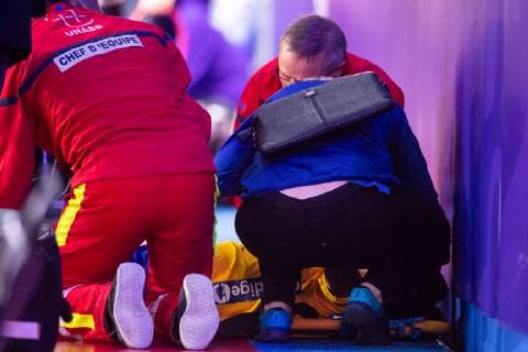181206 Daniela Gustin of Sweden receives help from Ambulance carers after the EHF European WomenÕs Handball Championship match between Sweden and Montenegro on Dec 6, 2018 in Nantes. Photo: Ludvig Thunman BILDBYRN kod LT 35565 Copyright: LUDVIGxTHUNMAN BB181206LT108