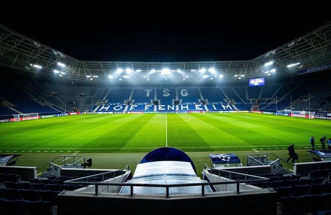 27.11.2018, xfux, Fussball UEFA Champions League, TSG 1899 Hoffenheim - Schachtar Donezk, emspor, v.l. Ansicht Uebersicht Wirsol Rhein Neckar Arena, Innenraum, Rasen, Spielfeld, Gruen, Stadion, Tribuene, Feld, Sitz, Sitzplatz, Rang, Tribuenerang, Linie, Fussballfeld Sinsheim