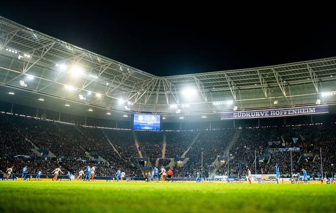 27.11.2018, xfux, Fussball UEFA Champions League, TSG 1899 Hoffenheim - Schachtar Donezk, emspor, v.l. Ansicht Uebersicht Wirsol Rhein Neckar Arena, Innenraum, Rasen, Spielfeld, Gruen, Stadion, Tribuene, Feld, Sitz, Fans TSG 1899 Hoffenheim, Fan, Stimmung, Trikot, Schal, Fahne, Emotionen Sinsheim