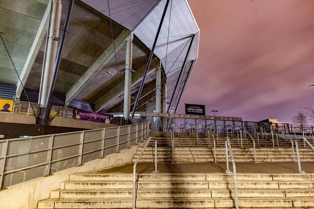 Fußball, Stadiongeschichte SG Dynamo Dresden Langzeitbelichtung bei Nacht am Treppenaufgang zum K-Block. 06.12.2018, Dresden, Fussball, GER, 2. Bundesliga, 2. BL, Saison 2018 2019, Rudolf-Harbig-Stadion, SG Dynamo Dresden