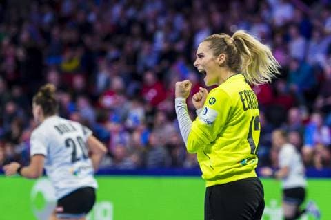 Handball, Frauen: EM, Spanien - Deutschland Hauptrunde, Gruppe 2, 1. Spieltag im Palais des Sports Torhueterin Dinah Eckerle (Deutschland SG BBM Bietigheim) Jubel Freude Emotion Nancy Palais des Sports Jean Weille Frankreich