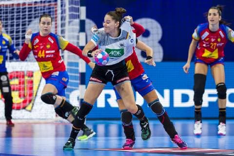 Handball, Frauen: EM, Spanien - Deutschland Hauptrunde, Gruppe 2, 1. Spieltag im Palais des Sports Emily Boelk Bölk (Deutschland Thueringer HC) Nancy Palais des Sports Jean Weille Frankreich