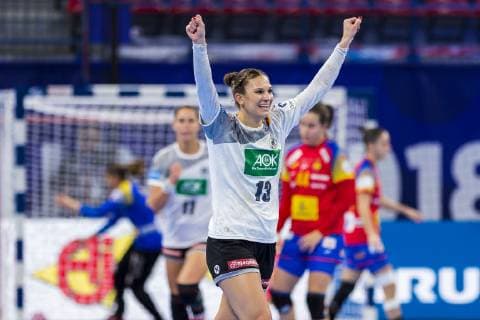 Sport Bilder des Tages Handball, Frauen: EM, Spanien - Deutschland Hauptrunde, Gruppe 2, 1. Spieltag im Palais des Sports Julia Behnke (Deutschland Metzingen) Jubel Freude Emotion Torjubel Torschuetze Torschütze Nancy Palais des Sports Jean Weille Frankreich