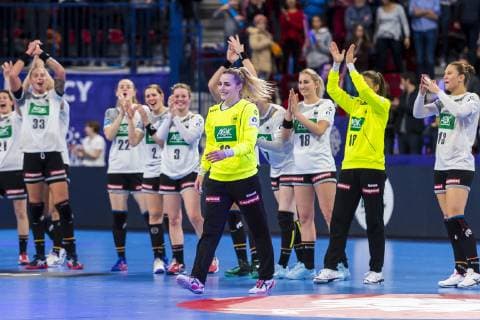 Handball, Frauen: EM, Spanien - Deutschland Hauptrunde, Gruppe 2, 1. Spieltag im Palais des Sports Player of the Match Torhueterin Dinah Eckerle (Deutschland SG BBM Bietigheim) Nancy Palais des Sports Jean Weille Frankreich