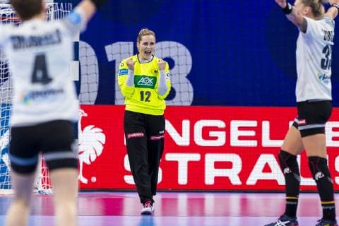 Handball, Frauen: EM, Spanien - Deutschland Hauptrunde, Gruppe 2, 1. Spieltag im Palais des Sports Torhueterin Dinah Eckerle (Deutschland SG BBM Bietigheim) Nancy Palais des Sports Jean Weille Frankreich