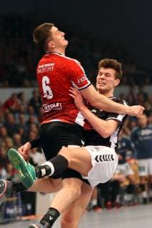Handball Handball 2.Liga 2018 2019 - Handball Sportverein Hamburg vs. VfL Lübeck-Schwartau Pawel Genda (Lübeck-Schwartau), Finn Wullenweber (Hamburg), Sporthalle Hamburg Hamburg