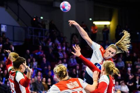 181207 Emilie Hegh Arntzen of Norway during the EHF European WomenÕs Handball Championship match between Hungary and Norway on December 7, 2018 in Nancy. Photo: Fredrik Varfjell BILDBYRN kod FV 150179 Copyright: FREDRIKxVARFJELL BB181207FV092