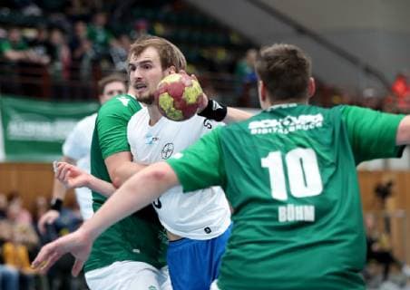 Deutschland, Würzburg, s.Oliver Arena, 08.12.2018, Handball - 2. Bundesliga - DJK Rimpar Wölfe - TSV Bayer Dormagen Bild: v. l. Michael Schulz (DJK Rimpar Wölfe, 33), Benjamin Richter (TSV Bayer Dormagen, 23) und Lukas Böhm (DJK Rimpar Wölfe, 10) Copyright: HMBxMedia xHeikoxBecker