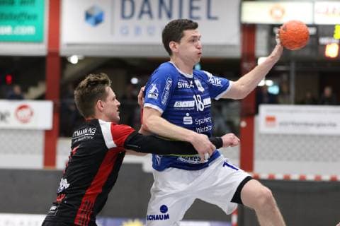Ragnar Johannsson (TV 05 07 Huettenberg 18) gegen Patryk Walczak (TuS N-Luebbecke 7)(links) , TuS N-Luebbecke vs TV 05 07 Huettenberg, Handball, 2. Bundesliga, 08.12.2018, TuS N-Luebbecke vs TV 05 07 Huettenberg, Handball, 2. Bundesliga, 08.12.2018 Luebbecke Copyright: xEIBNER JanxStrohdiekx EP_JSK