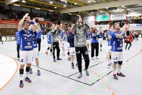 TV 05 07 Huettenberg verabschiedet sich von den mitgereisten Fans, TuS N-Luebbecke vs TV 05 07 Huettenberg, Handball, 2. Bundesliga, 08.12.2018, TuS N-Luebbecke vs TV 05 07 Huettenberg, Handball, 2. Bundesliga, 08.12.2018 Luebbecke Copyright: xEIBNER JanxStrohdiekx EP_JSK