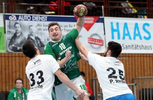 Deutschland, Würzburg, s.Oliver Arena, 08.12.2018, Handball - 2. Bundesliga - DJK Rimpar Wölfe - TSV Bayer Dormagen Bild: v. l. Eloy Morante Maldonado (TSV Bayer Dormagen, 33), Lukas Böhm (DJK Rimpar Wölfe, 10) und Patrick Hüter (TSV Bayer Dormagen, 25) Copyright: HMBxMedia xHeikoxBecker