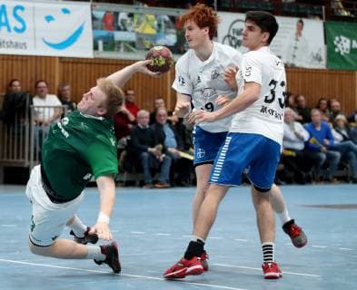 Deutschland, Würzburg, s.Oliver Arena, 08.12.2018, Handball - 2. Bundesliga - DJK Rimpar Wölfe - TSV Bayer Dormagen Bild: v. l. Patrick Gempp (DJK Rimpar Wölfe, 13), Lukas Stutzke (TSV Bayer Dormagen, 39) und Eloy Morante Maldonado (TSV Bayer Dormagen, 33) Copyright: HMBxMedia xHeikoxBecker