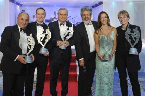 Osvaldo Ardiles (Argentine Champion du Monde de Football) - Freddie Spencer (Etats Unis 3 fois Champion du Monde de MotoGP) - Docteur Claudio Costa (Italie createur de la Clinique Mobile dans le monde de la Moto GP et medecin qui a sauve la vie de nombreux champions) - Marcos Marin (artiste) - Bianca Senna (Niece de Ayrton Senna) - Jutta Kleinschmidt (Allemagne seule femme vainqueur du Paris-Dakar) CELEBRITES : Monaco World Sports Legends Award - Monaco - 08 12 2018 NorbertScanella Panoramic 