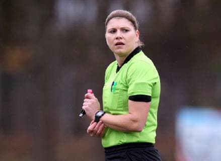09.12.2018 - Fussball - Saison 2018 2019 - Regionalliga - Süd - Frauen Damen - 16. Spieltag: 1. FC Nürnberg Nuernberg FCN ( Club ) - TSV Jahn Calden - DaMa - Barbara Karmann (Schiedsrichter Schiedsrichterin ) - Freisteller Einzelbild