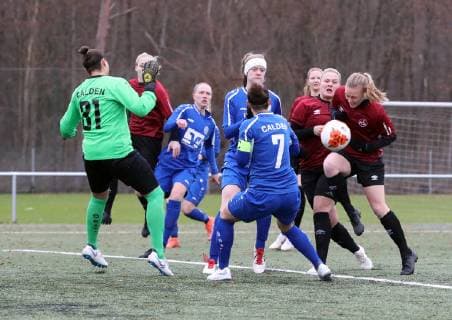 09.12.2018 - Fussball - Saison 2018 2019 - Regionalliga - Süd - Frauen Damen - 16. Spieltag: 1. FC Nürnberg Nuernberg FCN ( Club ) - TSV Jahn Calden - DaMa - Nina Raasch (4, 1. FC Nürnberg FCN FCN-Frauen ) mit Torchance