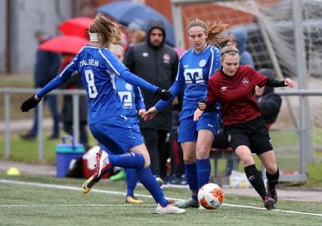 09.12.2018 - Fussball - Saison 2018 2019 - Regionalliga - Süd - Frauen Damen - 16. Spieltag: 1. FC Nürnberg Nuernberg FCN ( Club ) - TSV Jahn Calden - DaMa - Natalie Merz (8, TSV Jahn Calden Frauen ) Laurina Bock (11, TSV Jahn Calden Frauen ) Johanna Schaefer (25, TSV Jahn Calden Frauen ) Nastassja Lein (24, 1. FC Nürnberg FCN FCN-Frauen )