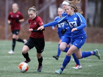 09.12.2018 - Fussball - Saison 2018 2019 - Regionalliga - Süd - Frauen Damen - 16. Spieltag: 1. FC Nürnberg Nuernberg FCN ( Club ) - TSV Jahn Calden - DaMa - Nastassja Lein (24, 1. FC Nürnberg FCN FCN-Frauen ) Johanna Schaefer (25, TSV Jahn Calden Frauen )