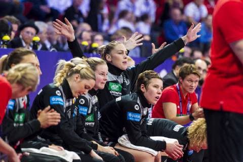 Handball, Frauen: EM, Ungarn - Deutschland Hauptrunde, Gruppe 2, 2. Spieltag im Palais des Sports Luisa Schulze (Deutschland Bietigheim) Jubel Freude Emotion Nancy Palais des Sports Jean Weille Frankreich