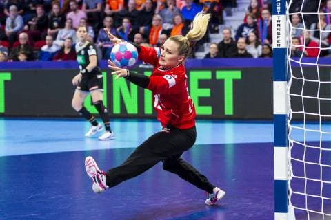 Handball, Frauen: EM, Ungarn - Deutschland Hauptrunde, Gruppe 2, 2. Spieltag im Palais des Sports Torhueterin Dinah Eckerle (Deutschland SG BBM Bietigheim) Nancy Palais des Sports Jean Weille Frankreich