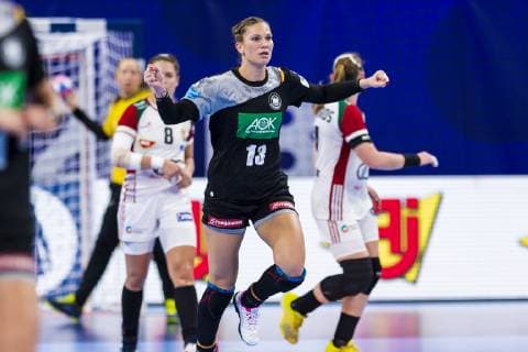 Handball, Frauen: EM, Ungarn - Deutschland Hauptrunde, Gruppe 2, 2. Spieltag im Palais des Sports Julia Behnke (Deutschland Metzingen) Jubel Freude Emotion Torjubel Torschuetze Torschütze Nancy Palais des Sports Jean Weille Frankreich