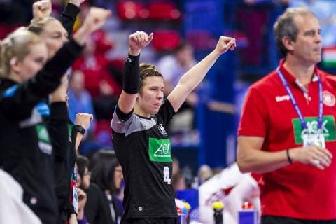 Handball, Frauen: EM, Ungarn - Deutschland Hauptrunde, Gruppe 2, 2. Spieltag im Palais des Sports Alina Grijseels (Deutschland Dortmund) Jubel Freude Emotion Nancy Palais des Sports Jean Weille Frankreich