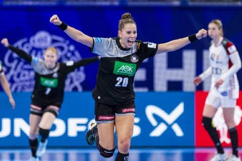 Handball, Frauen: EM, Ungarn - Deutschland Hauptrunde, Gruppe 2, 2. Spieltag im Palais des Sports Emily Boelk Bölk (Deutschland Thueringer HC) Jubel Freude Emotion Torjubel Torschuetze Torschütze Nancy Palais des Sports Jean Weille Frankreich