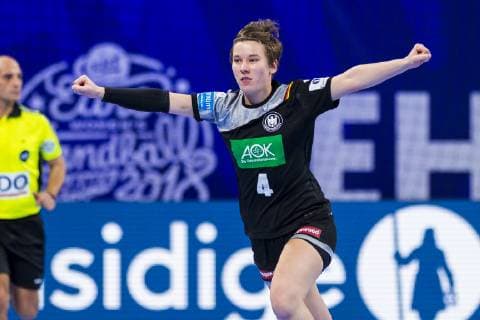 Handball, Frauen: EM, Ungarn - Deutschland Hauptrunde, Gruppe 2, 2. Spieltag im Palais des Sports Alina Grijseels (Deutschland Dortmund) Jubel Freude Emotion Torjubel Torschuetze Torschütze Nancy Palais des Sports Jean Weille Frankreich