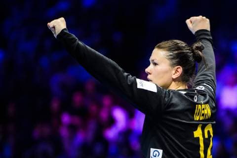 181209 Goalkeeper Filippa Idehn of Sweden celebrates during the EHF European WomenÕs Handball Championship match between Sweden and France on Dec 9, 2018 in Nantes. Photo: Ludvig Thunman BILDBYRN kod LT 35567 Copyright: LUDVIGxTHUNMAN BB181209LT040