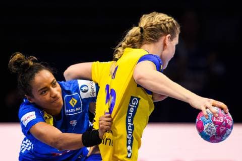 181209 Beatrice Edwige of Sweden and Jenny Alm of Sweden during the EHF European WomenÕs Handball Championship match between Sweden and France on Dec 9, 2018 in Nantes. Photo: Ludvig Thunman BILDBYRN kod LT 35567 Copyright: LUDVIGxTHUNMAN BB181209LT041